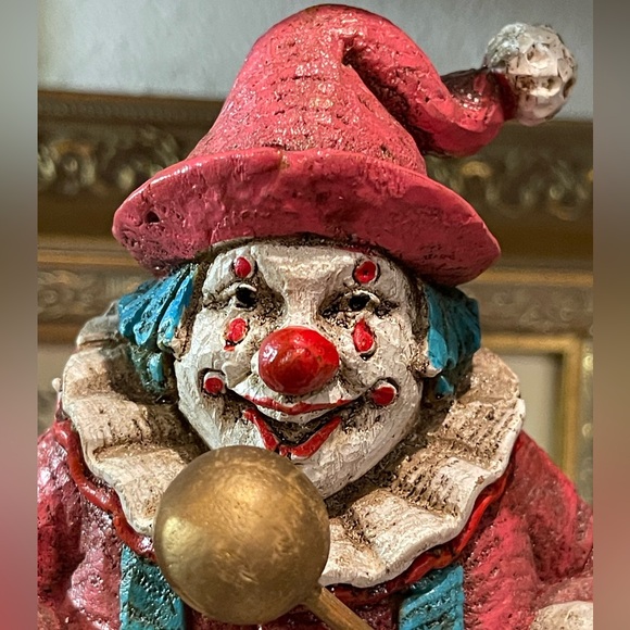 Creepy Clown with music box. Perfect for Halloween! Approx 11”x 4.5” - Picture 11 of 15